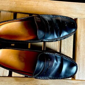 Tod’s Men’s leather penny loafers shoes.  Good condition, - size 8.